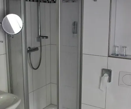 Hotel-restaurant Mengeder Volksgarten 酒店 2*