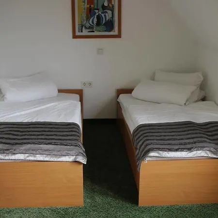 Hotel-restaurant Mengeder Volksgarten 酒店